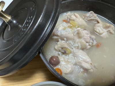 参鶏湯の「参」がないから、鶏粥かな